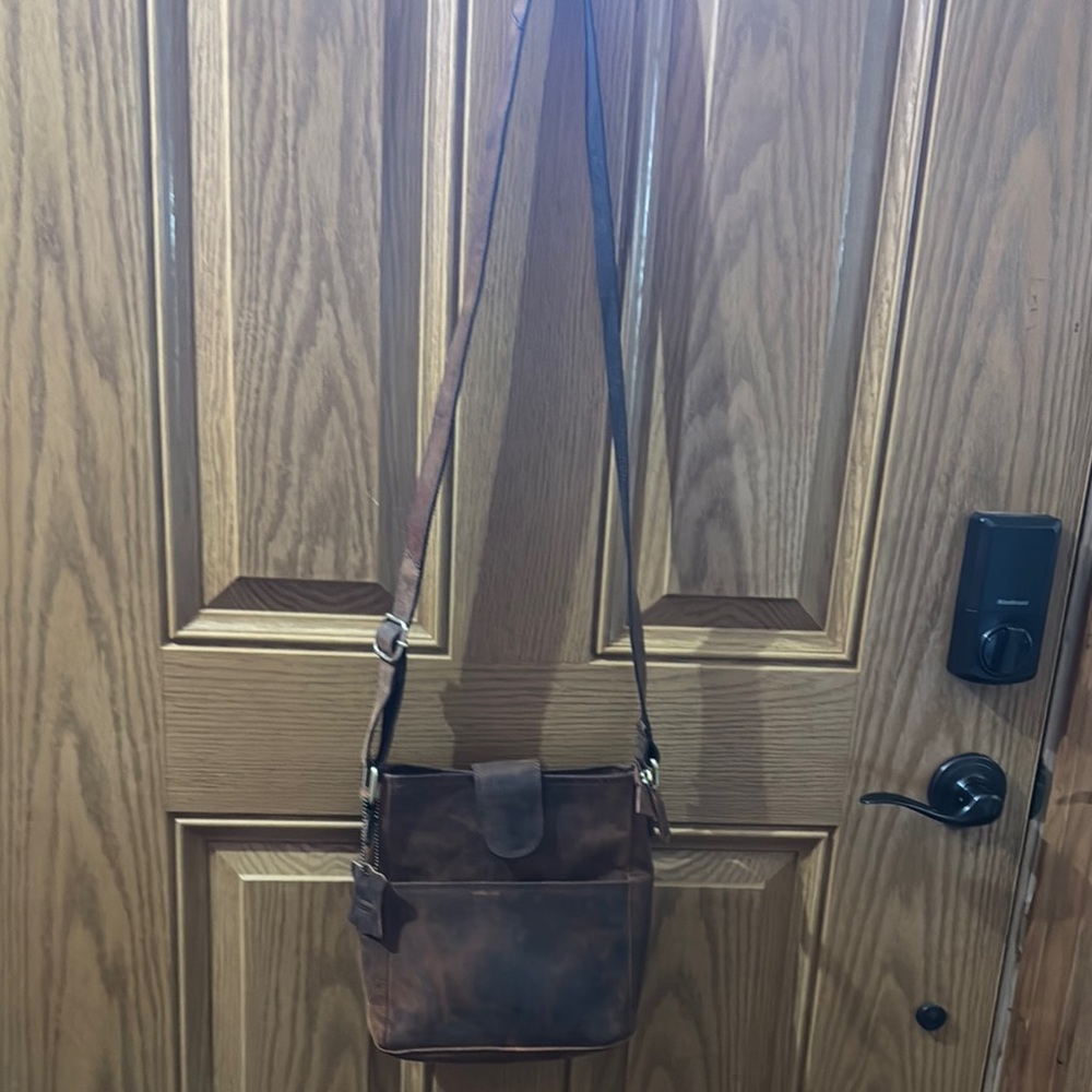 Brown Leather Messenger Bag with Classic Design
